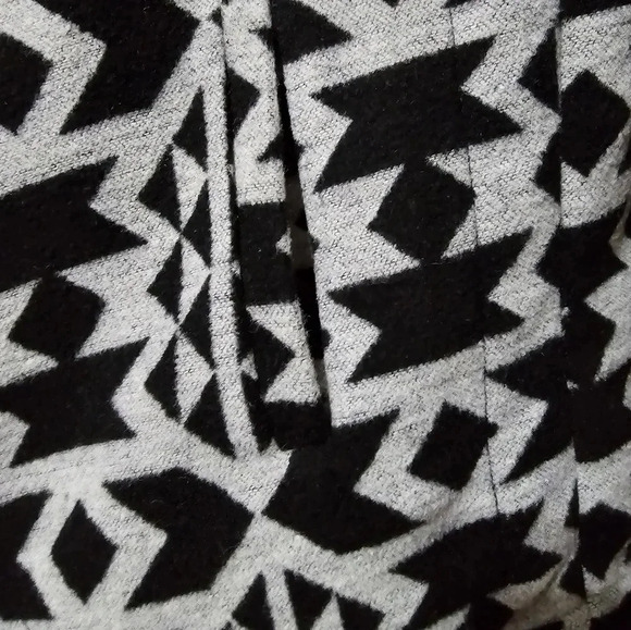 BB Dakota Azra Aztec Hooded Coatigan, Waterfall/Draped Open Front, EUC! - Picture 9 of 11